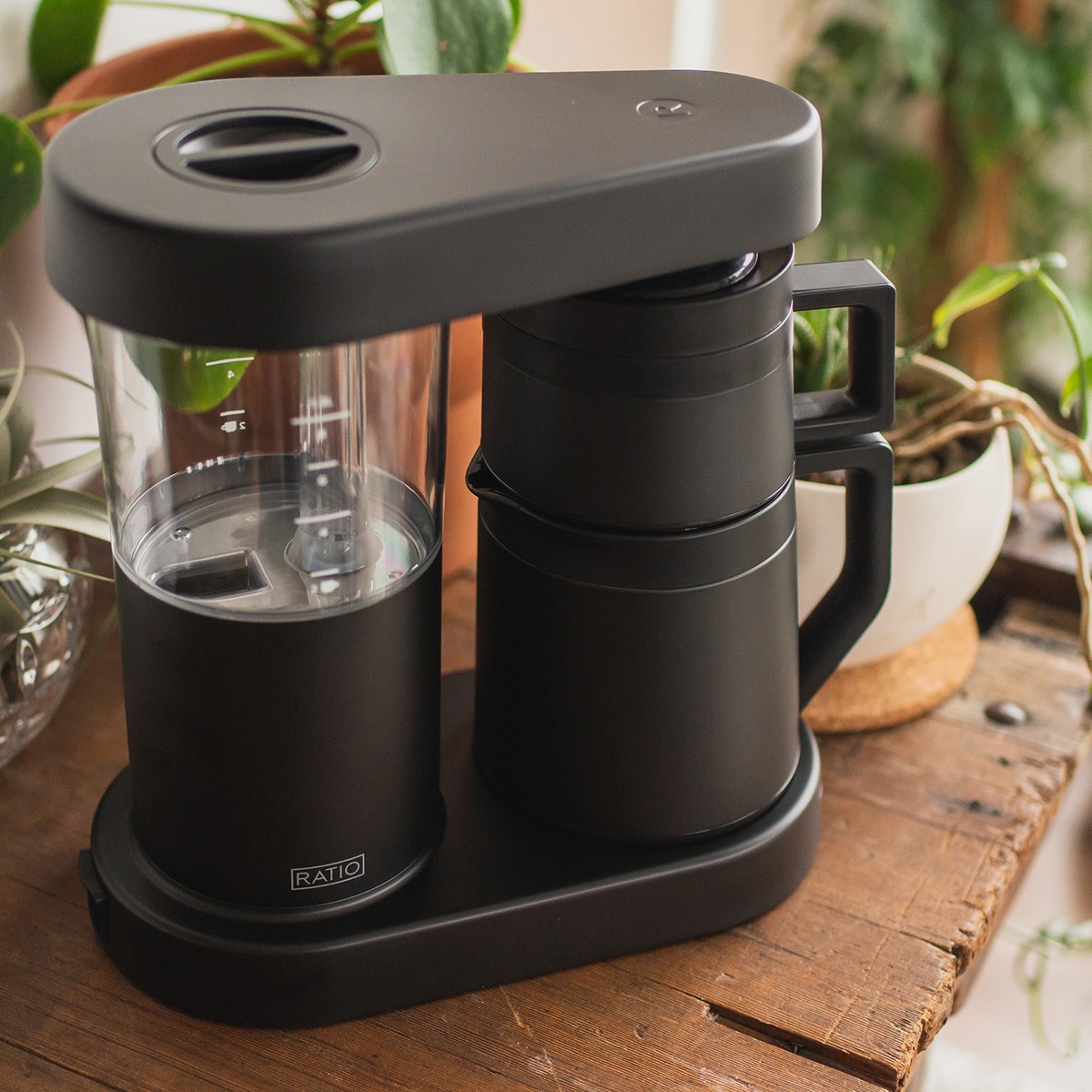 https://s3-assets.quenchessentials.com/media/images/products/ratio-six-drip-coffee-maker-matte-black-lifestyle-4.jpg